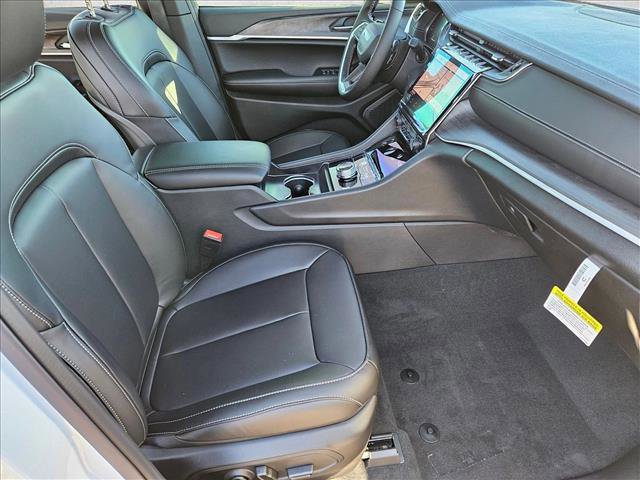 New 2025 Jeep Grand Cherokee Limited w/ Black Appearance Package image 16
