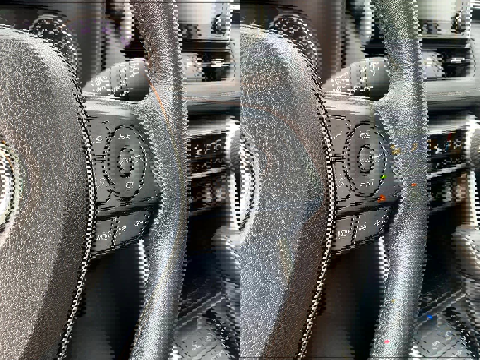 Used 2020 Toyota RAV4 XLE Premium image 20