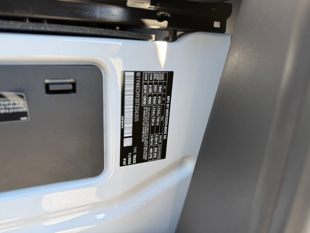 Used 2025 Mercedes-Benz Sprinter 2500 image 34