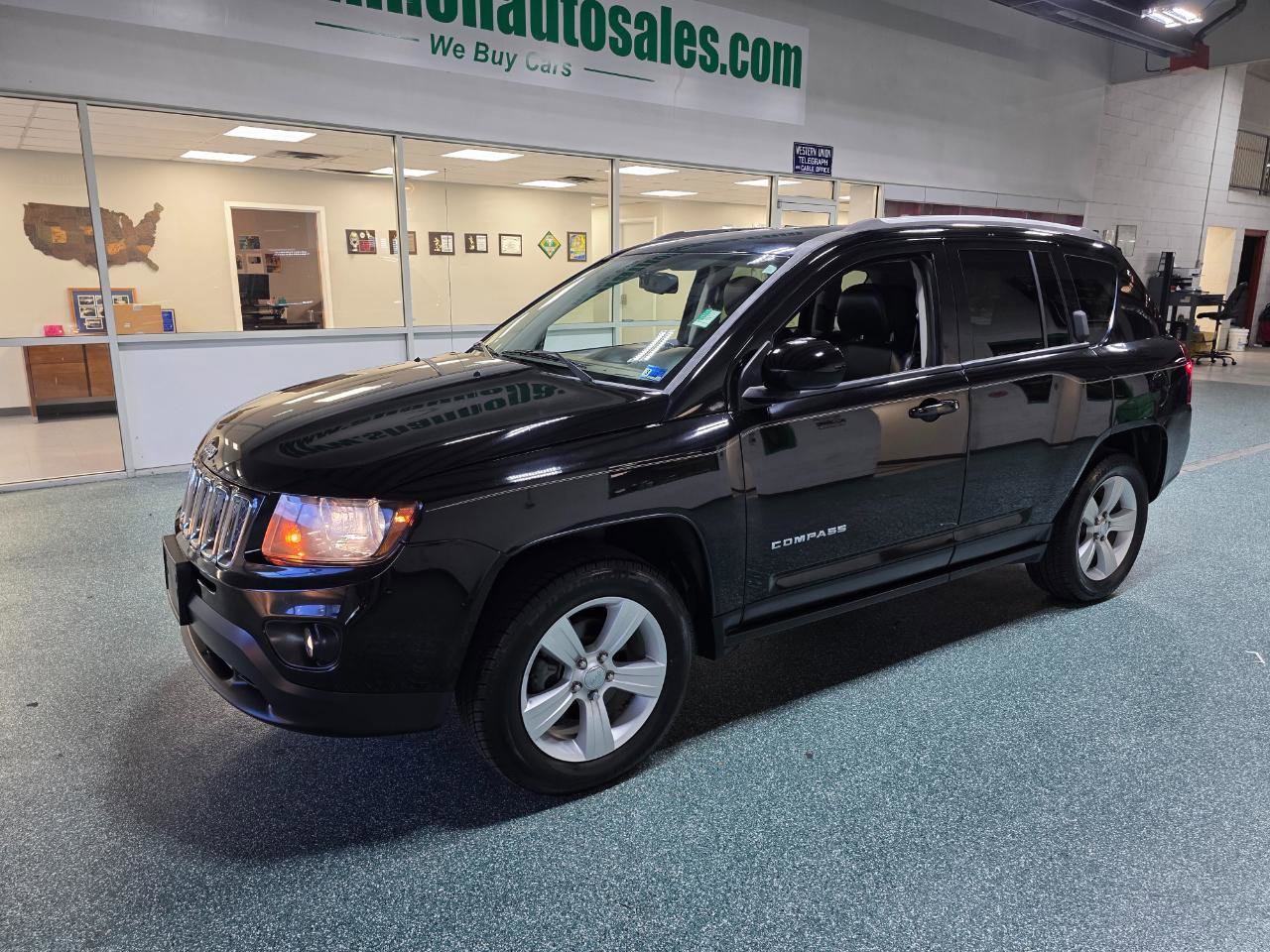 Used 2017 Jeep Compass Latitude image 2