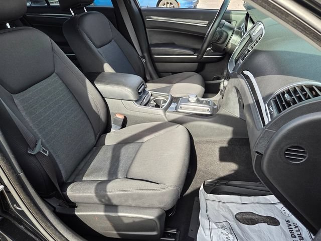 Used 2021 Chrysler 300 Touring w/ Sport Appearance Package RWD image 14