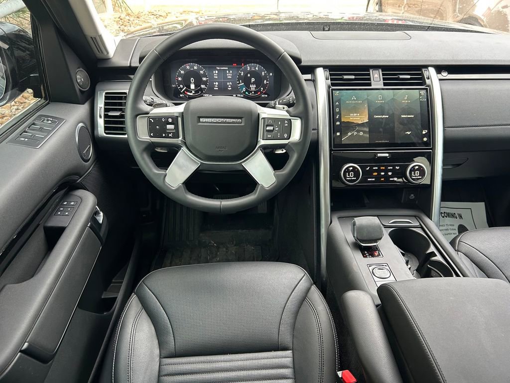 Used 2024 Land Rover Discovery S image 18