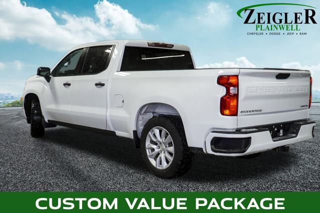Used 2022 Chevrolet Silverado 1500 Custom image 2
