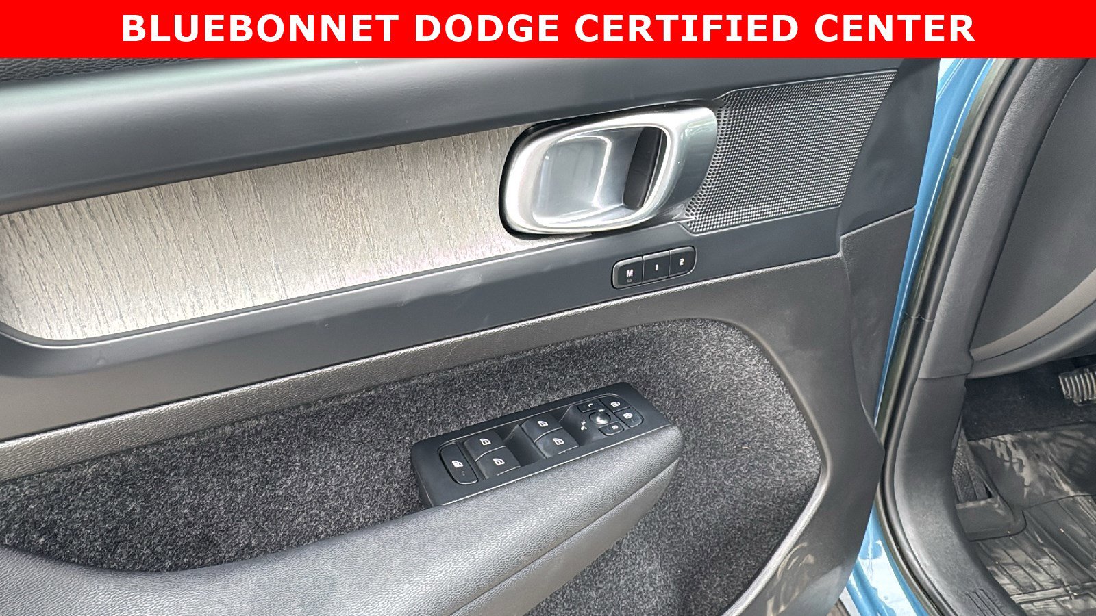 Used 2023 Volvo XC40 B5 Plus w/ Protection Package Premier image 13