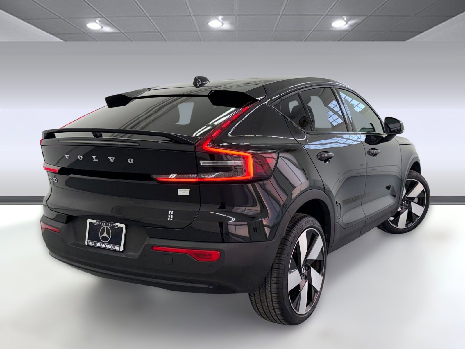 Used 2023 Volvo C40 P8 Recharge Ultimate image 8