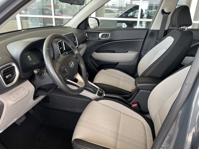 Used 2025 Hyundai Venue SEL image 9