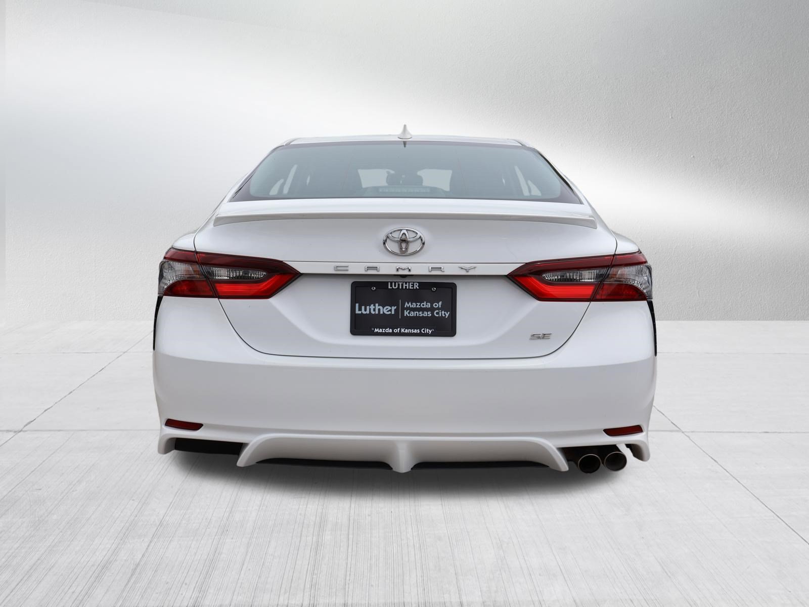 Used 2024 Toyota Camry SE w/ Convenience Package FWD image 6
