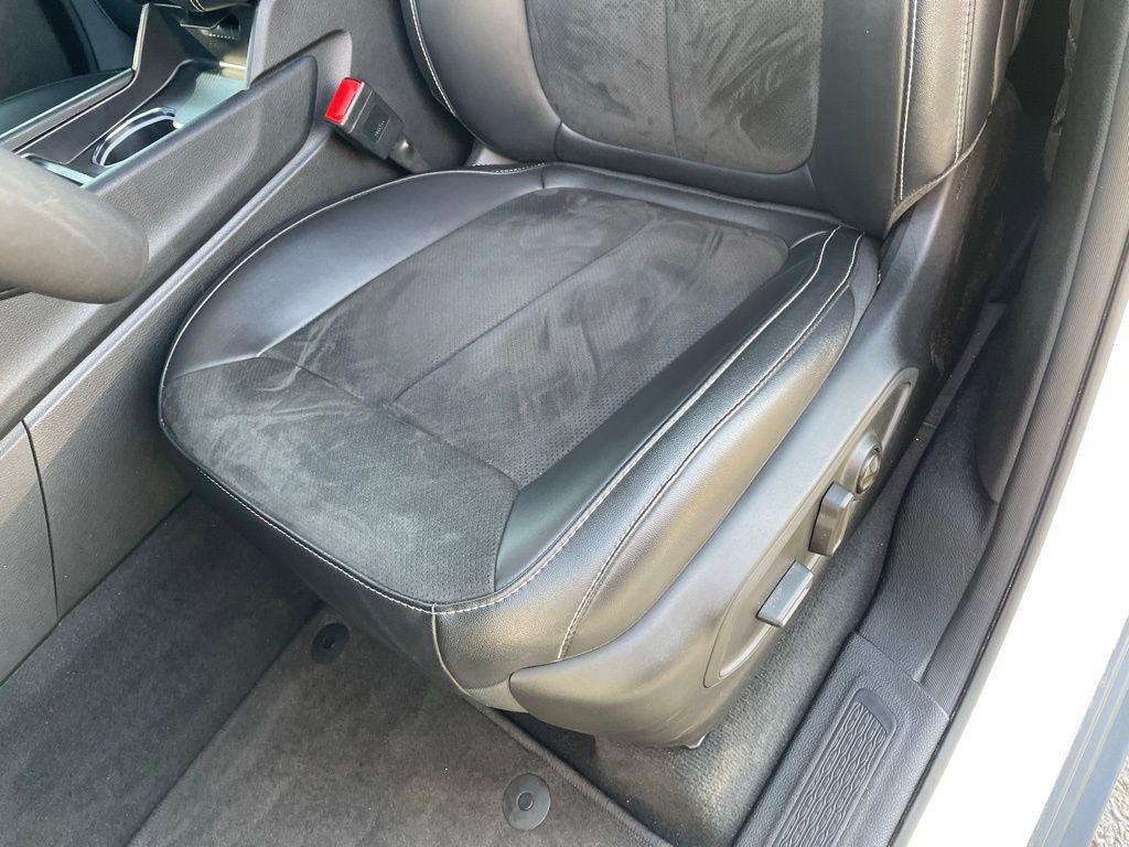 Used 2025 Jeep Grand Cherokee Altitude image 26