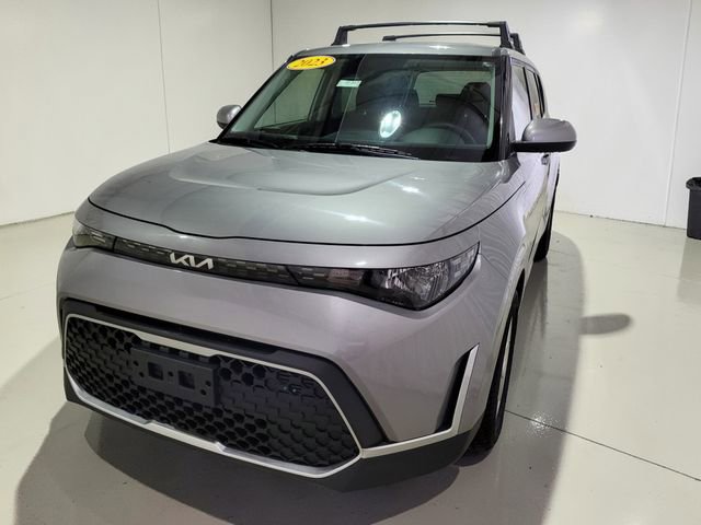 Used 2023 Kia Soul LX w/ LX Technology Package image 11