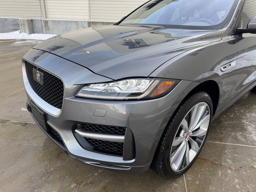 Used 2017 Jaguar F-PACE R-Sport image 9