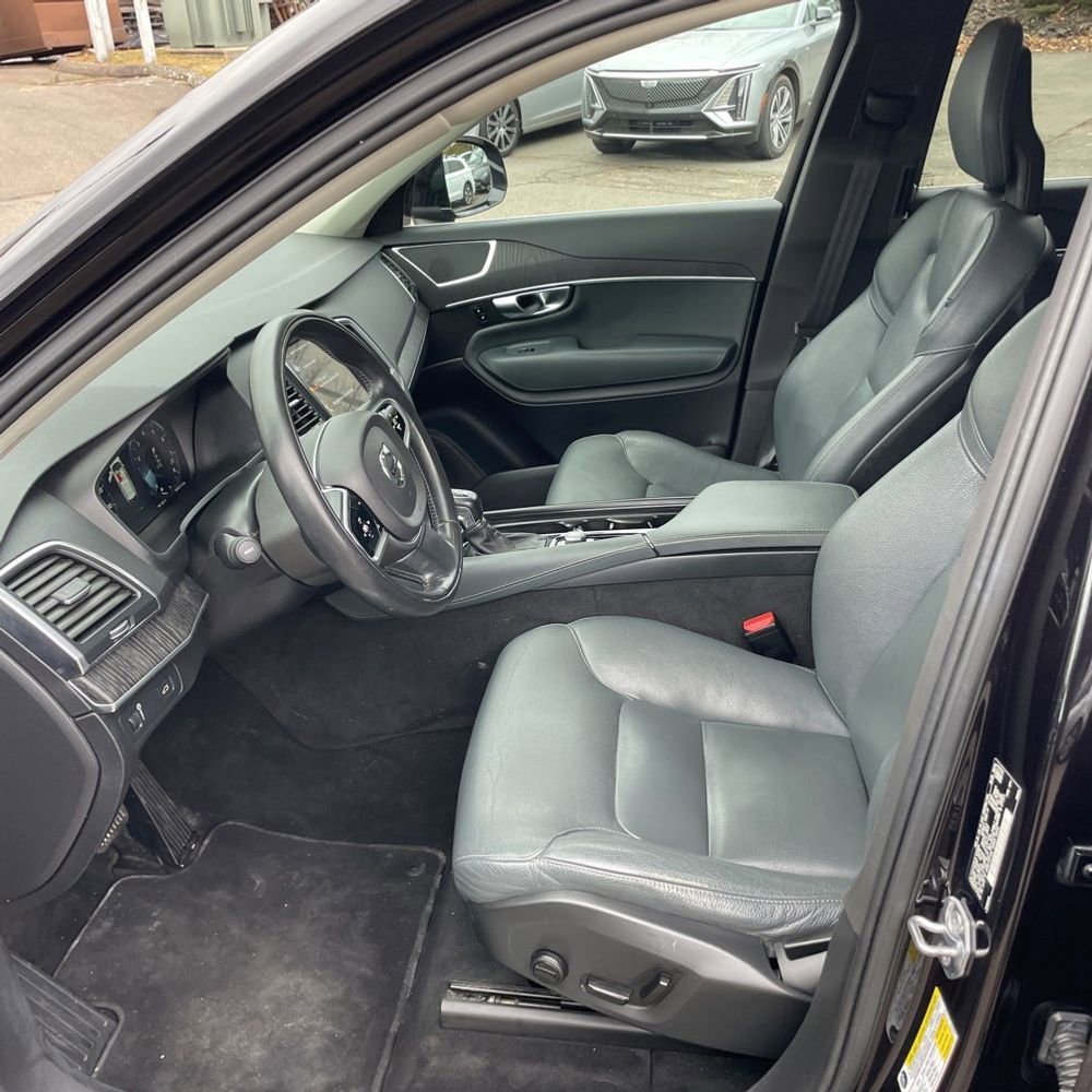 Used 2020 Volvo XC90 T6 Momentum image 5