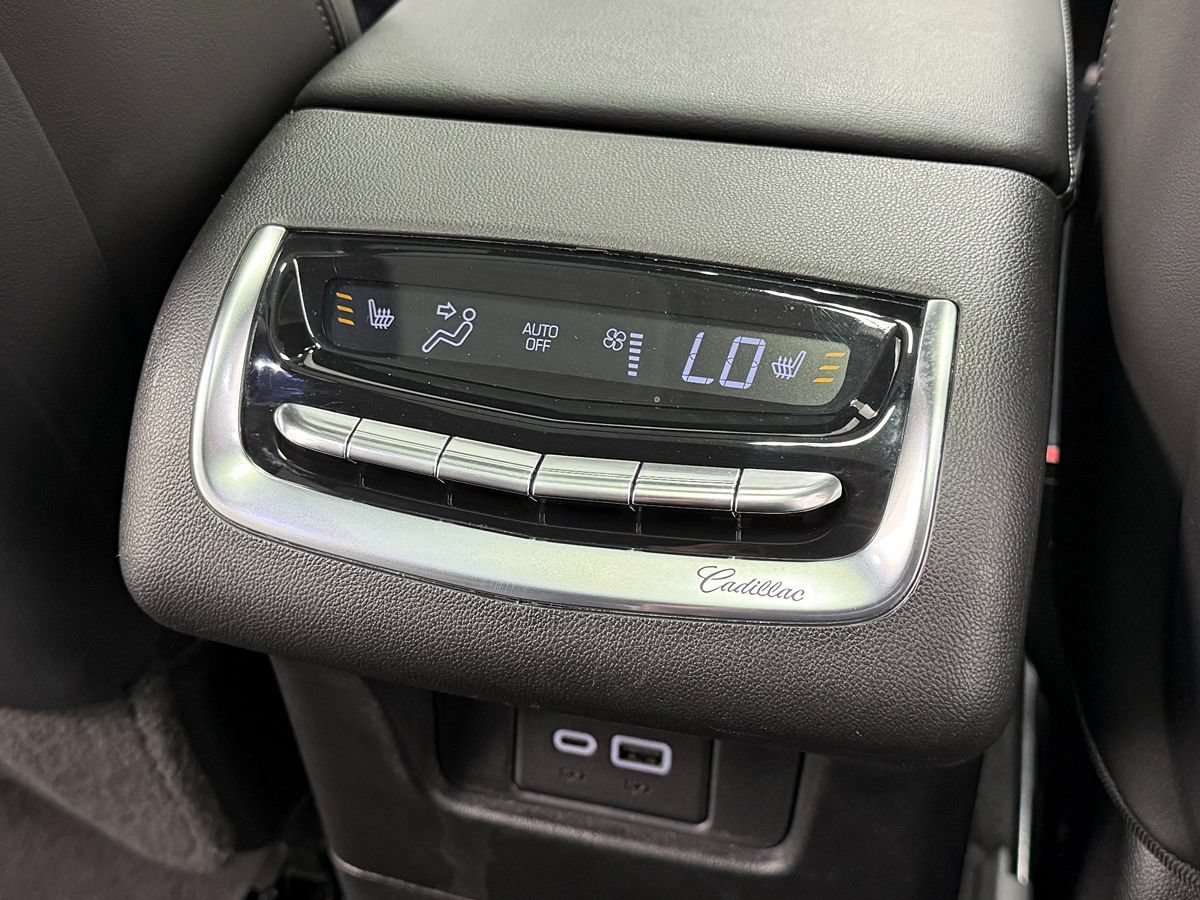 Used 2023 Cadillac XT6 Sport w/ Technology Package AWD/4WD image 33