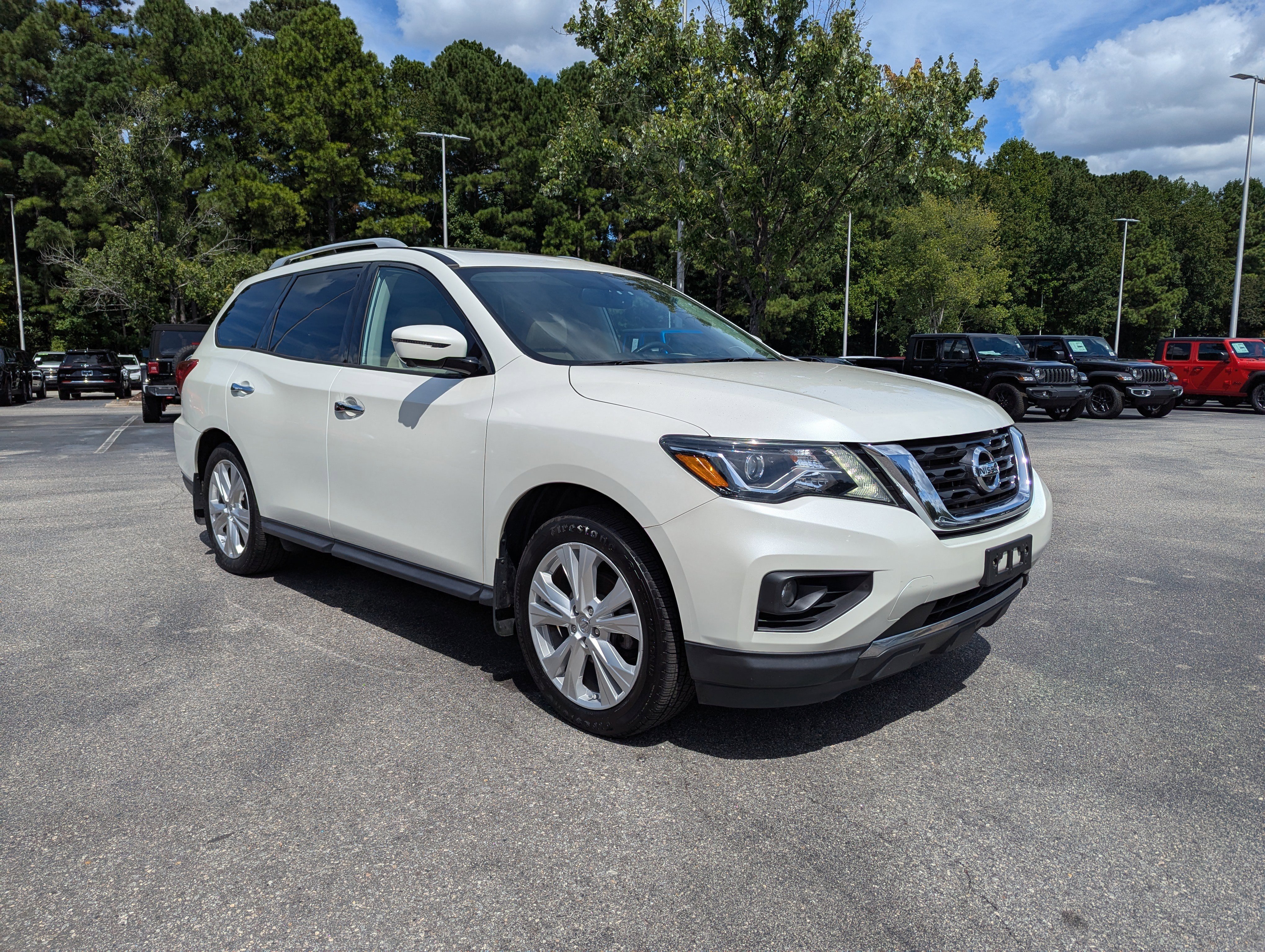 Used 2018 Nissan Pathfinder SL w/ SL Premium Package image 3