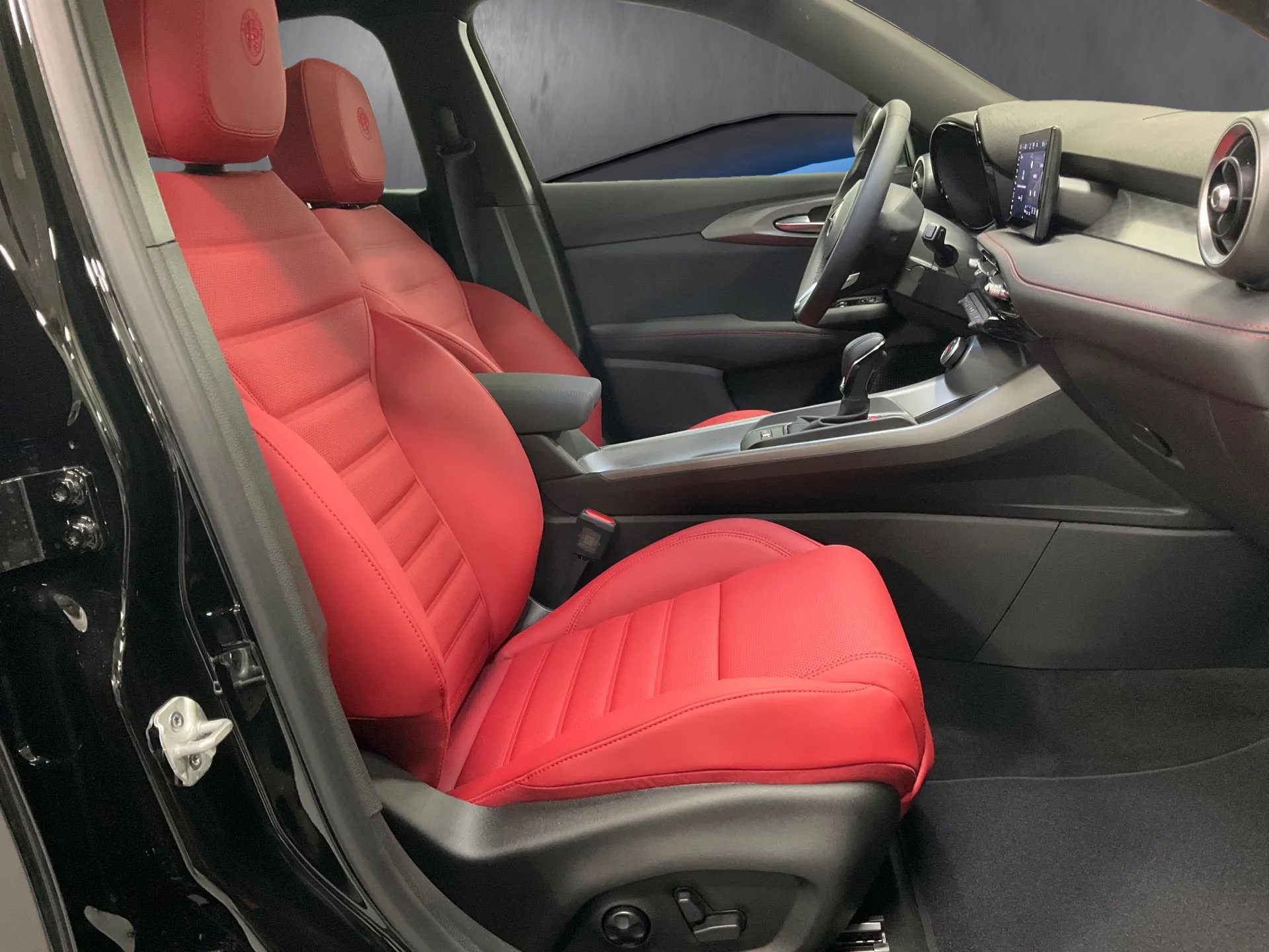 New 2026 Alfa Romeo Tonale w/ Red Premium Package image 10