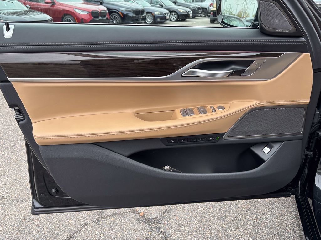 Certified 2022 BMW 750i xDrive w/ Executive Package image 17