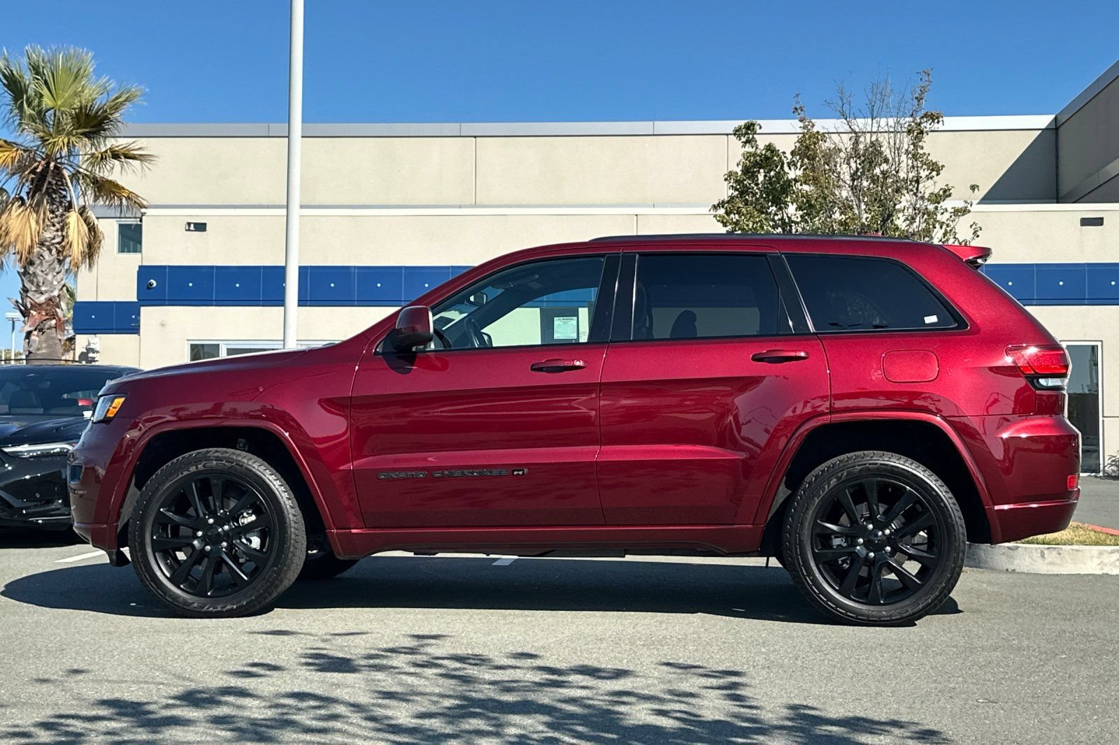 Used 2022 Jeep Grand Cherokee Laredo X AWD/4WD image 7