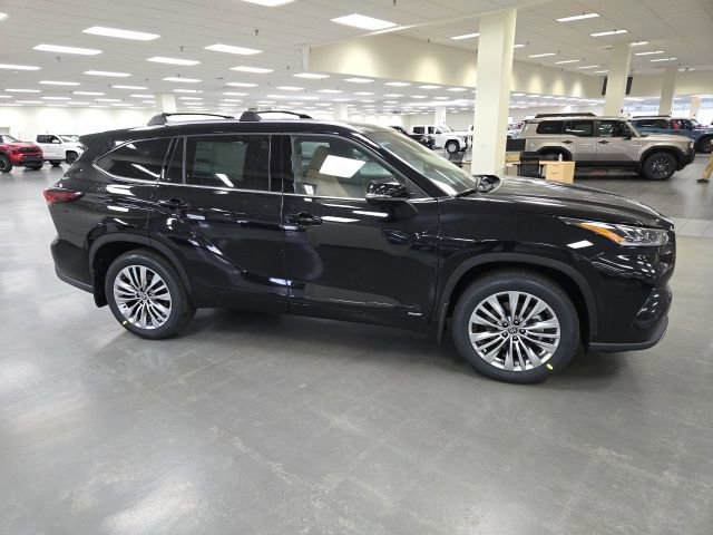 New 2026 Toyota Highlander Platinum image 6