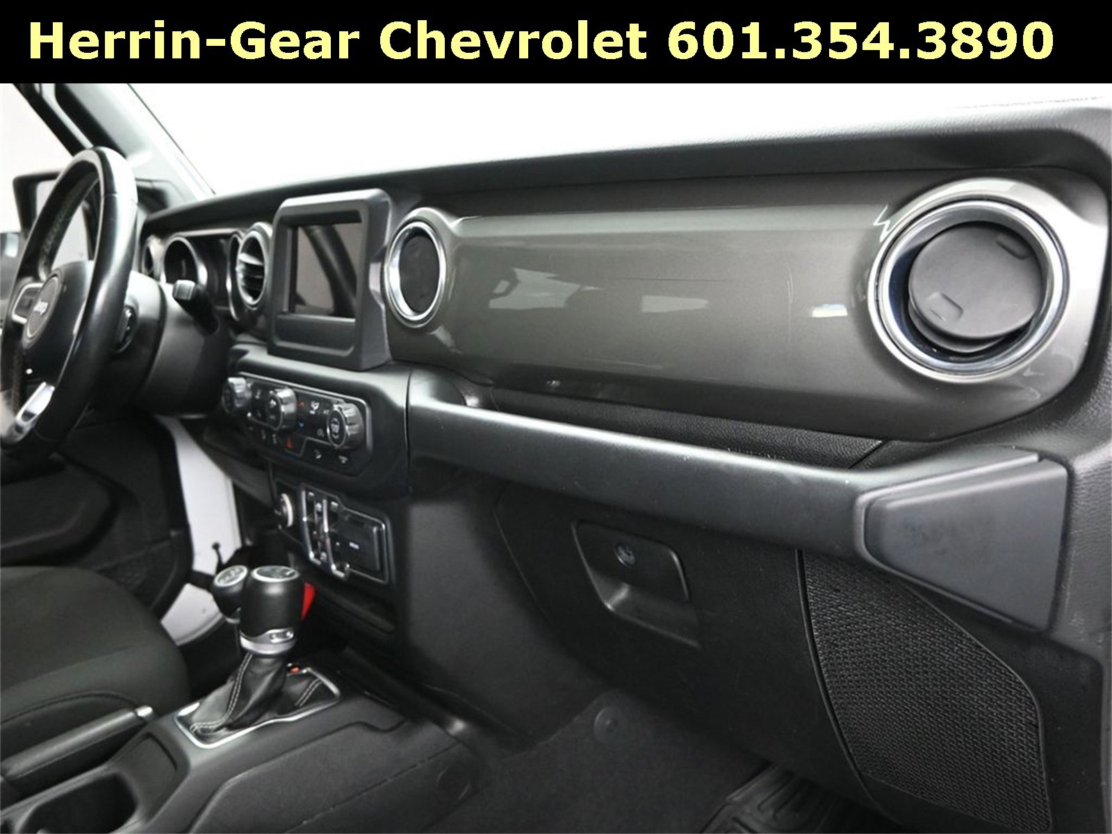 Used 2019 Jeep Wrangler Unlimited Sahara image 24