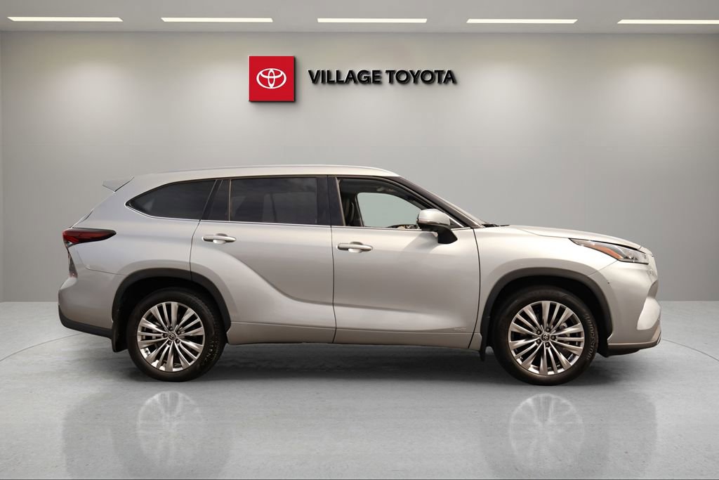 Certified 2024 Toyota Highlander Platinum AWD/4WD image 6