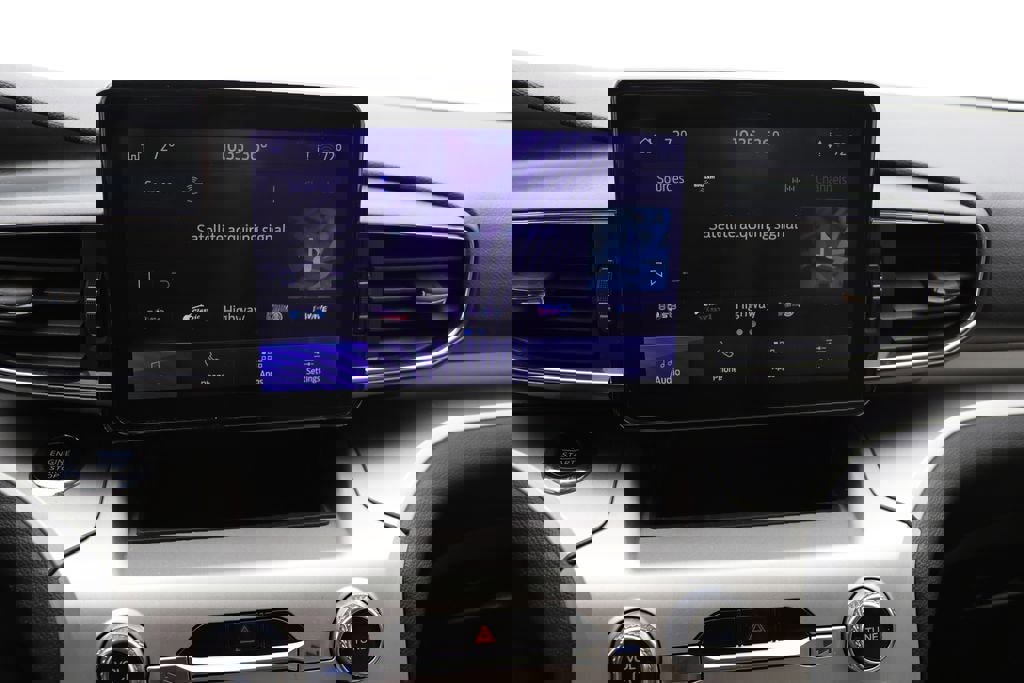 Used 2022 Ford Explorer XLT w/ Equipment Group 202A image 21