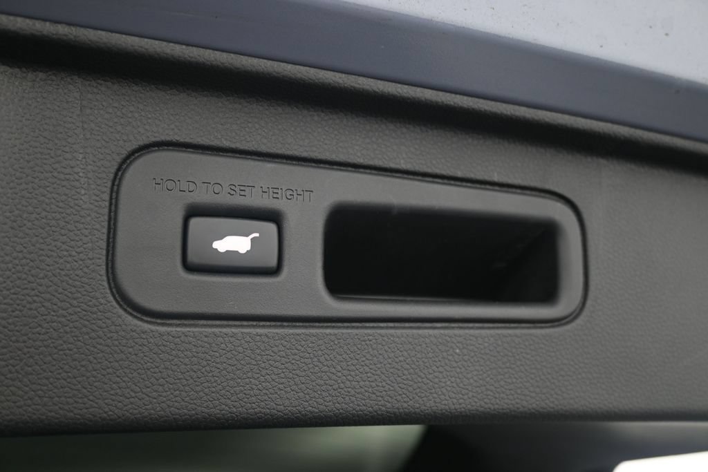 Used 2025 Honda Pilot Touring image 18