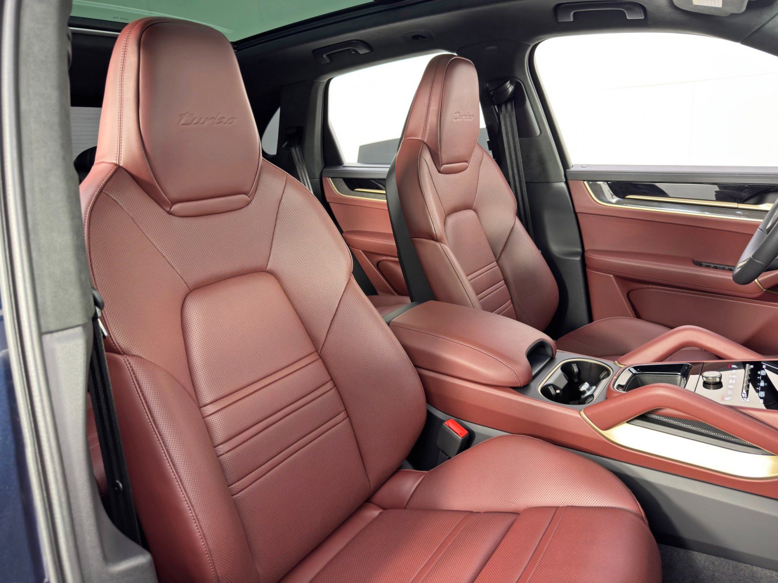 Used 2025 Porsche Cayenne Turbo image 43