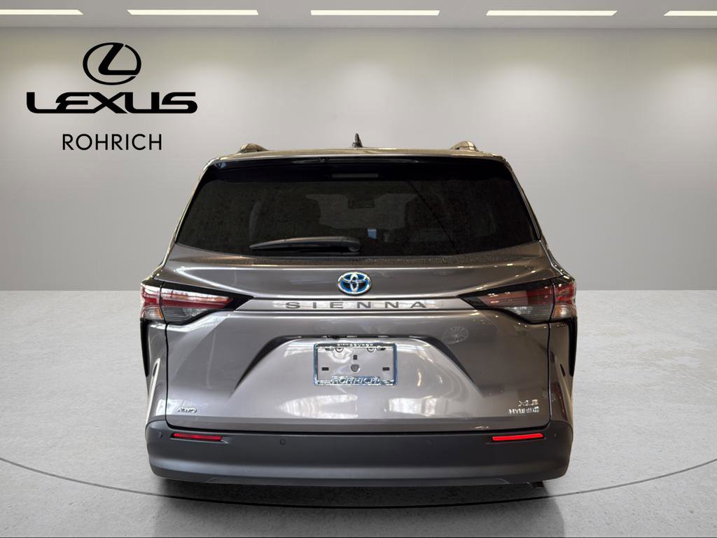 Used 2023 Toyota Sienna XLE w/ XLE Plus Package image 7