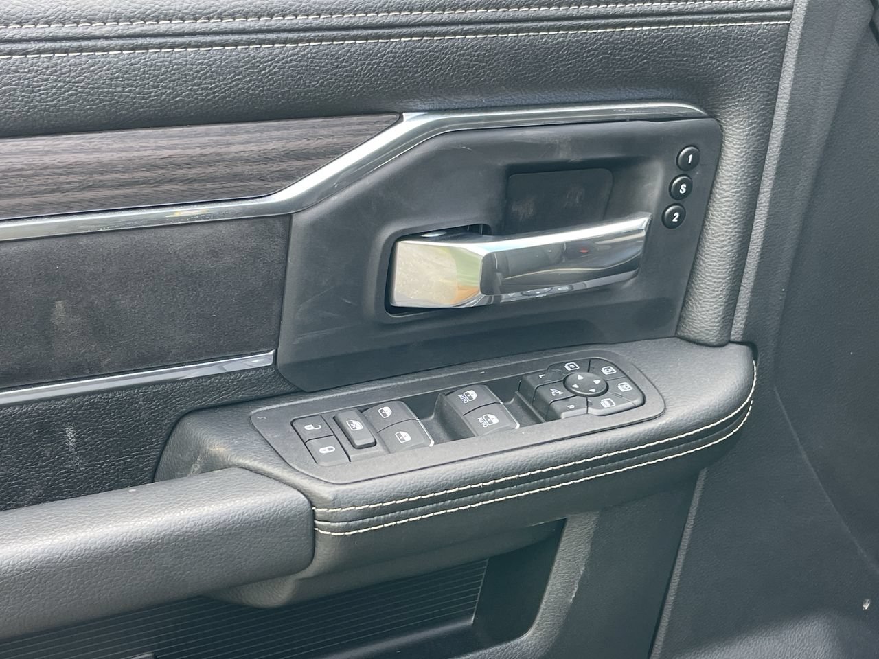 New 2026 RAM 3500 Laramie AWD/4WD image 13