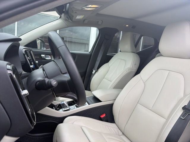 Certified 2023 Volvo XC40 B5 Ultimate w/ Protection Package Premier AWD/4WD image 5