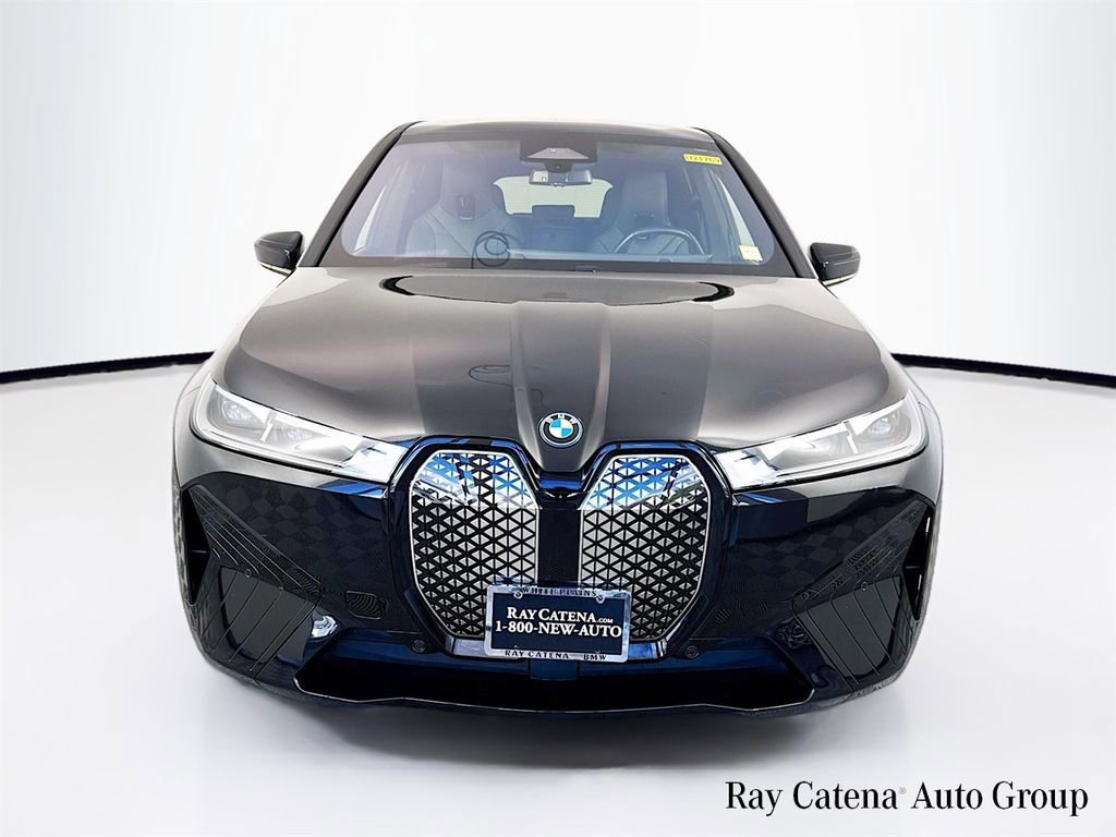 Used 2023 BMW iX xDrive50 w/ Sport Package AWD/4WD image 10