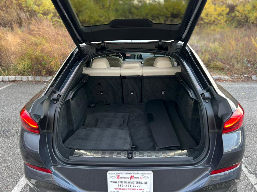 Used 2020 BMW X6 M50i w/ Premium Package image 40