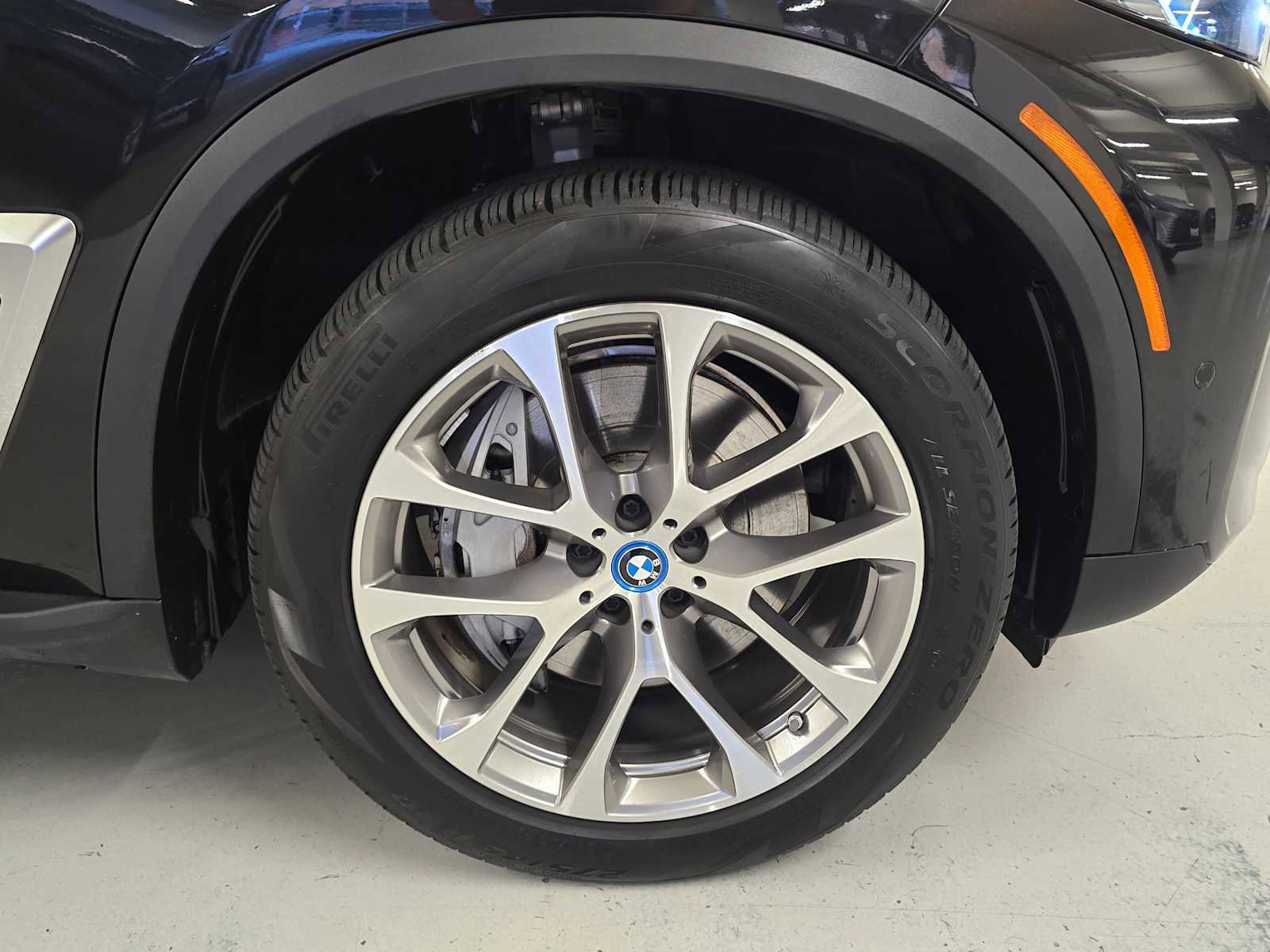 Used 2025 BMW X5 xDrive50e image 10