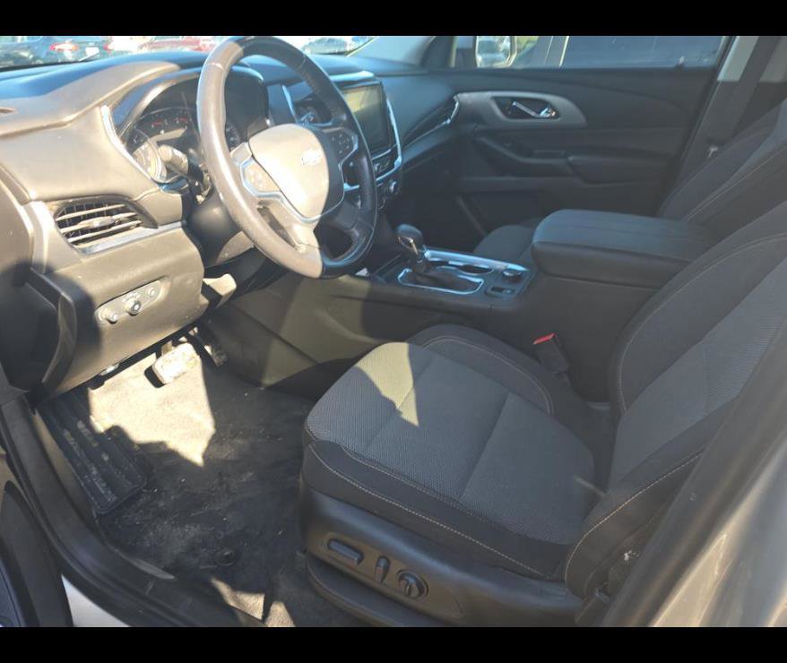 Used 2021 Chevrolet Traverse LT image 3