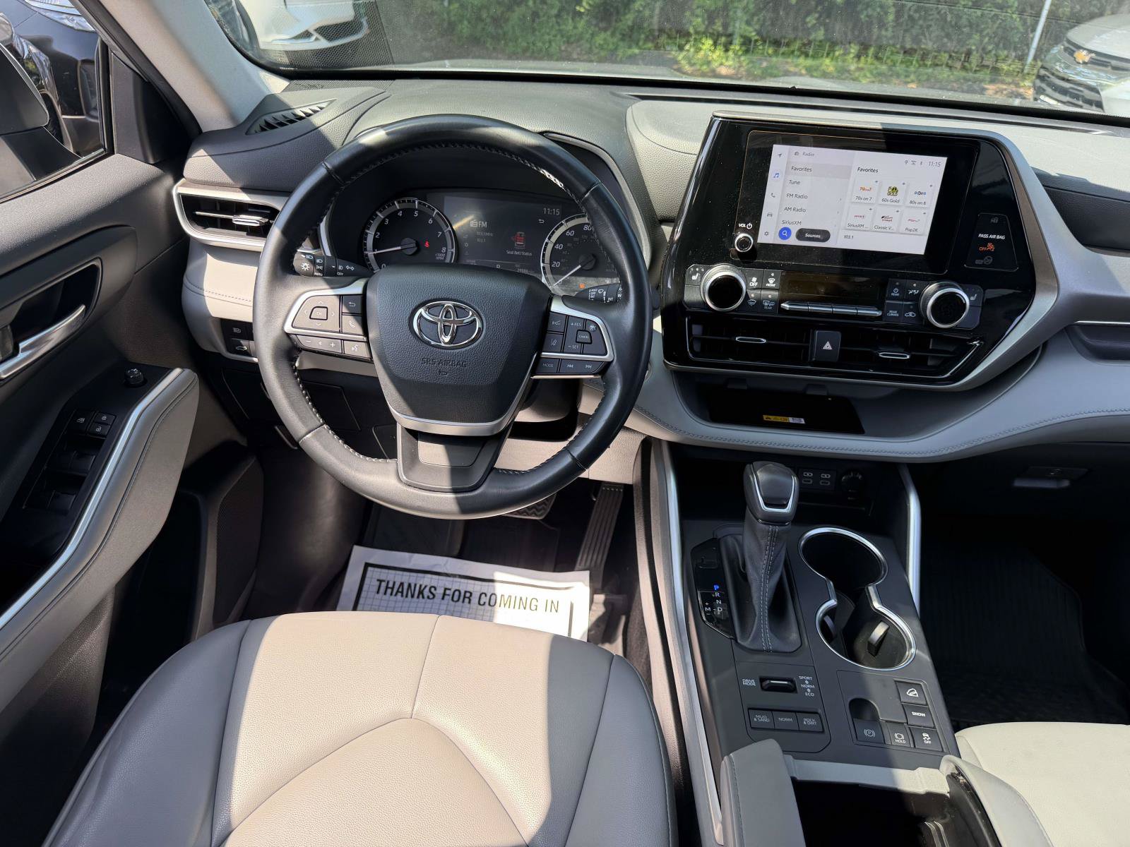 Used 2023 Toyota Highlander XLE AWD/4WD image 15