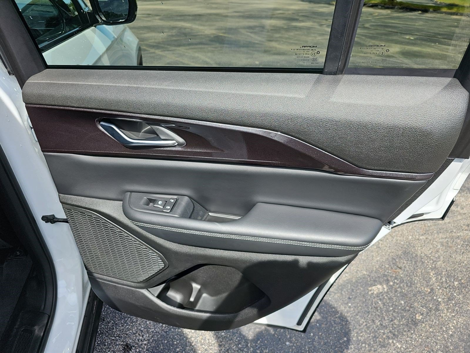 Used 2023 Jeep Grand Cherokee Altitude AWD/4WD image 16
