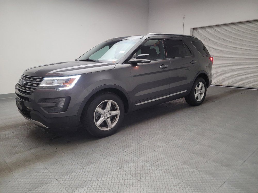 Used 2016 Ford Explorer XLT FWD image 2