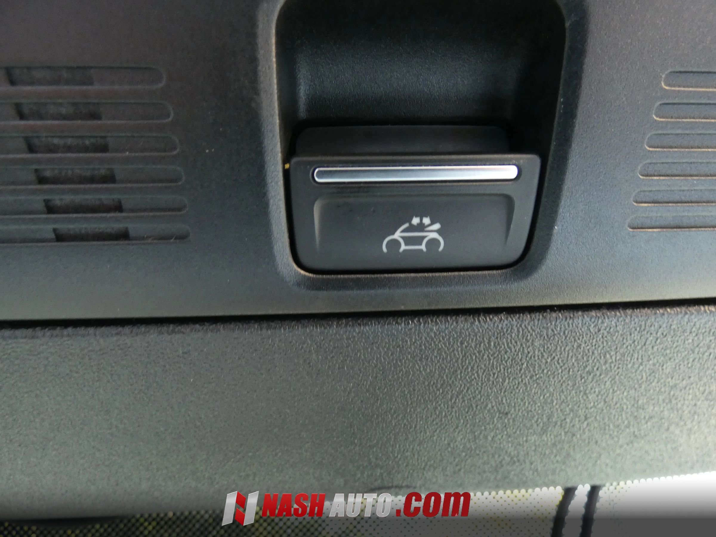 Used 2014 Volkswagen Beetle TDI FWD image 60