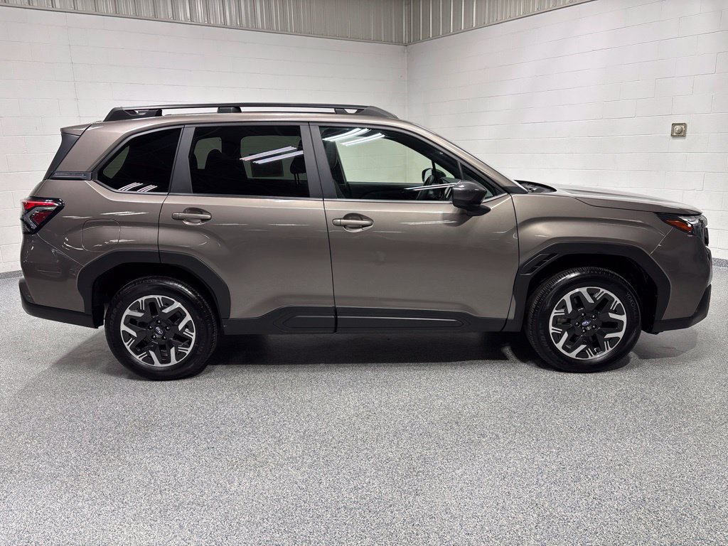 Used 2025 Subaru Forester Premium AWD/4WD image 8