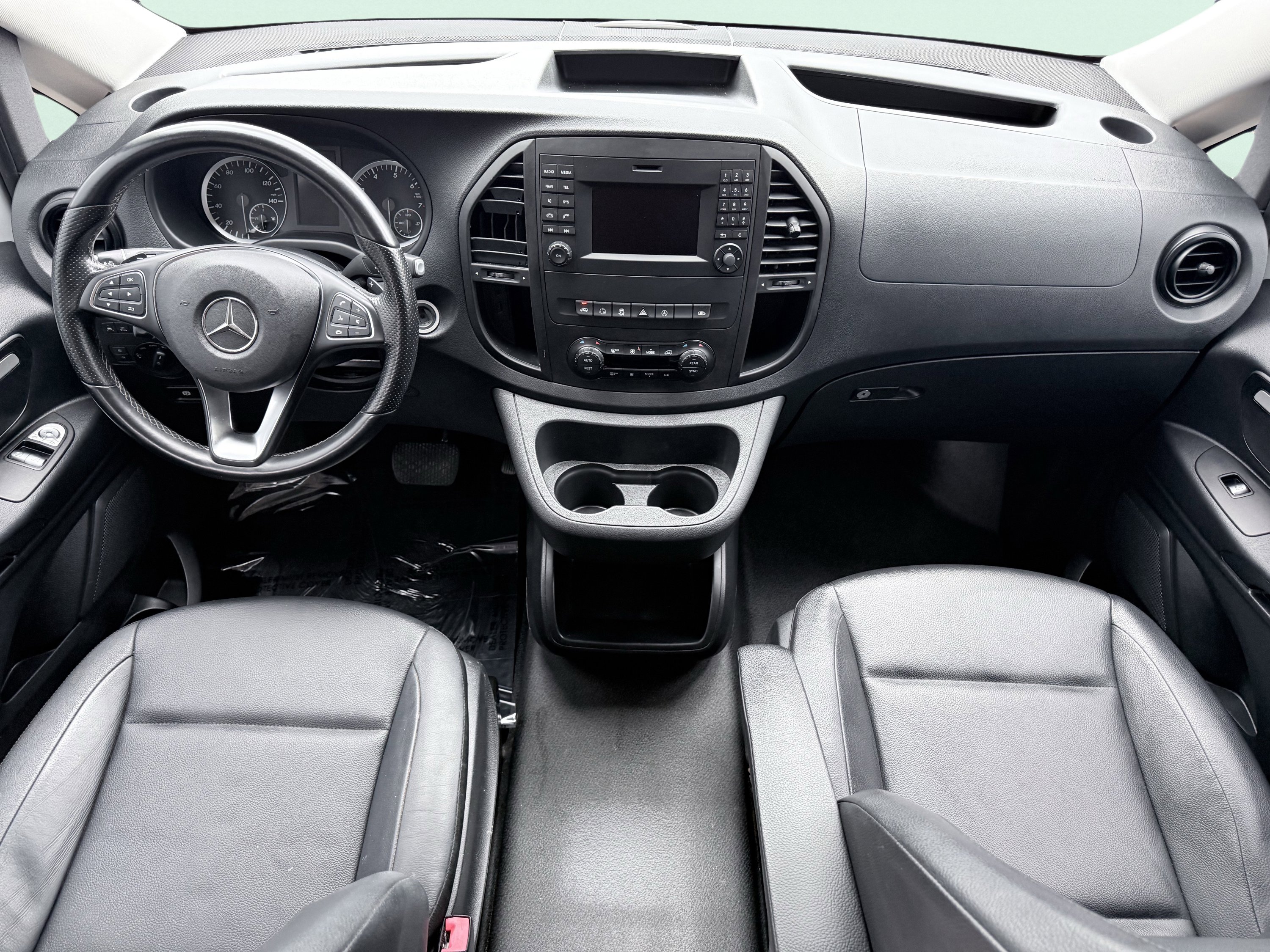 Used 2018 Mercedes-Benz Metris Passenger image 2