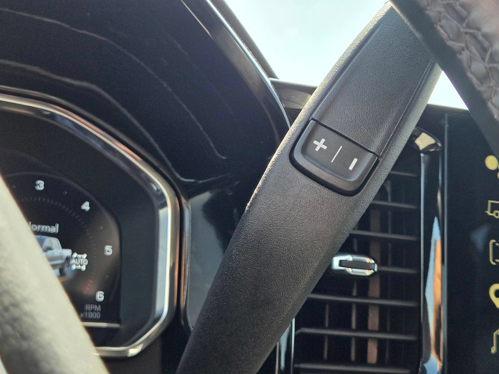 Used 2025 GMC Sierra 1500 SLT AWD/4WD image 25