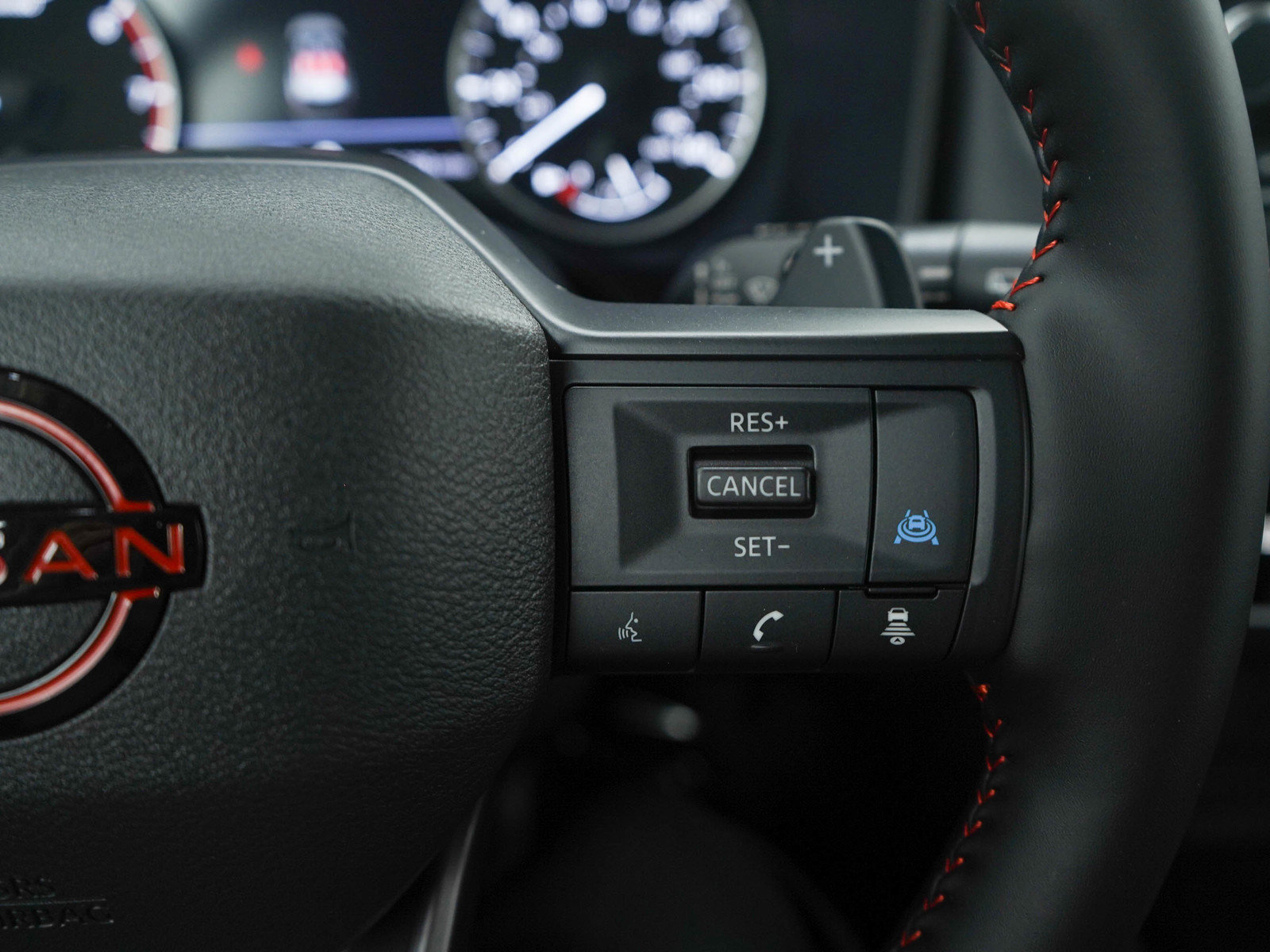 Used 2025 Nissan Rogue SV w/ Rock Creek Premium Package image 28