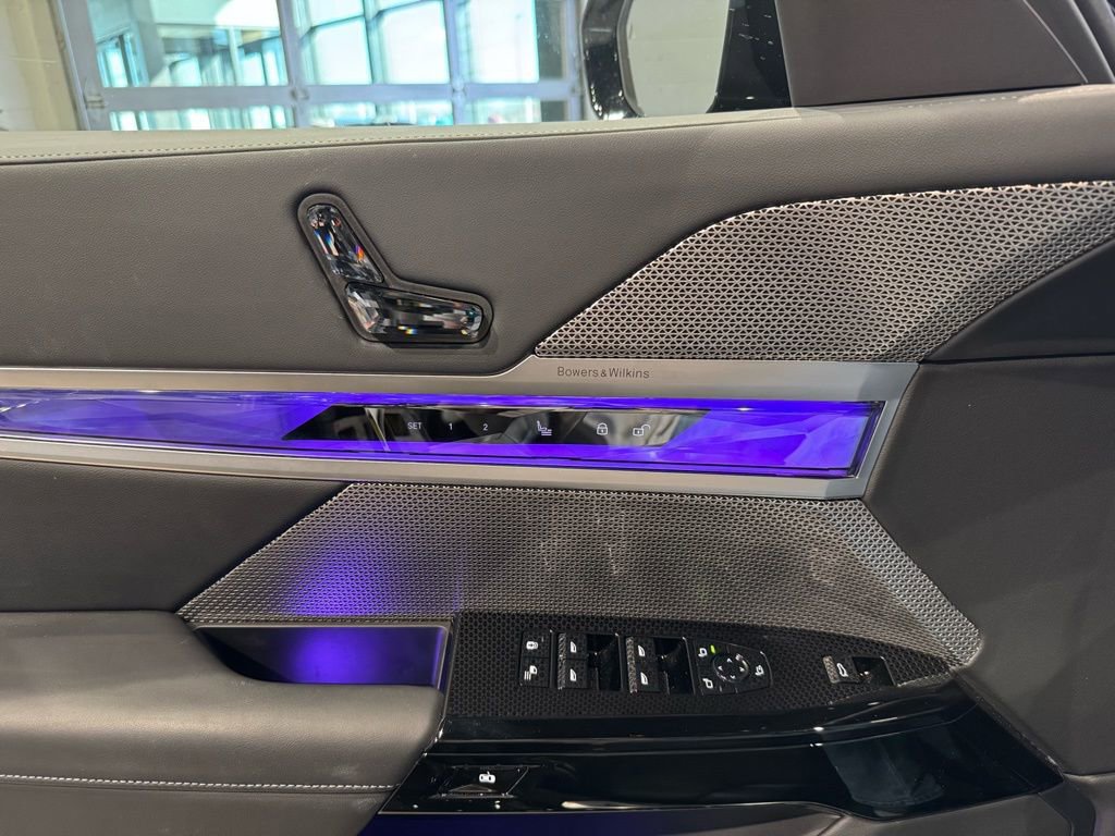 Used 2025 BMW 760i xDrive image 34