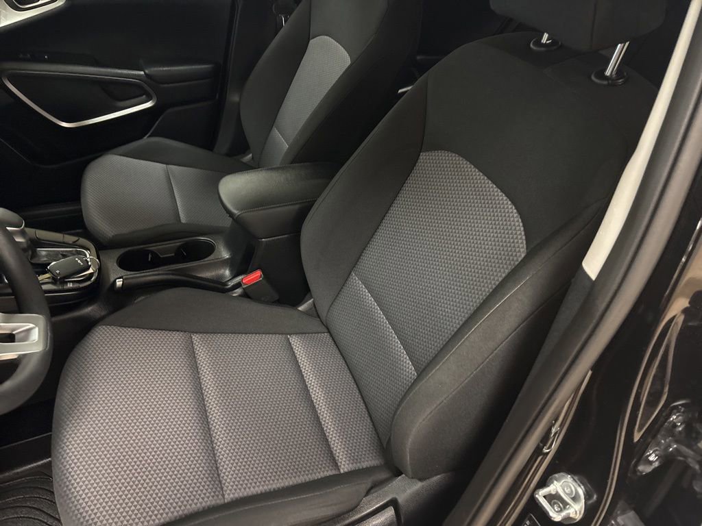 Used 2025 Kia Soul LX FWD image 18