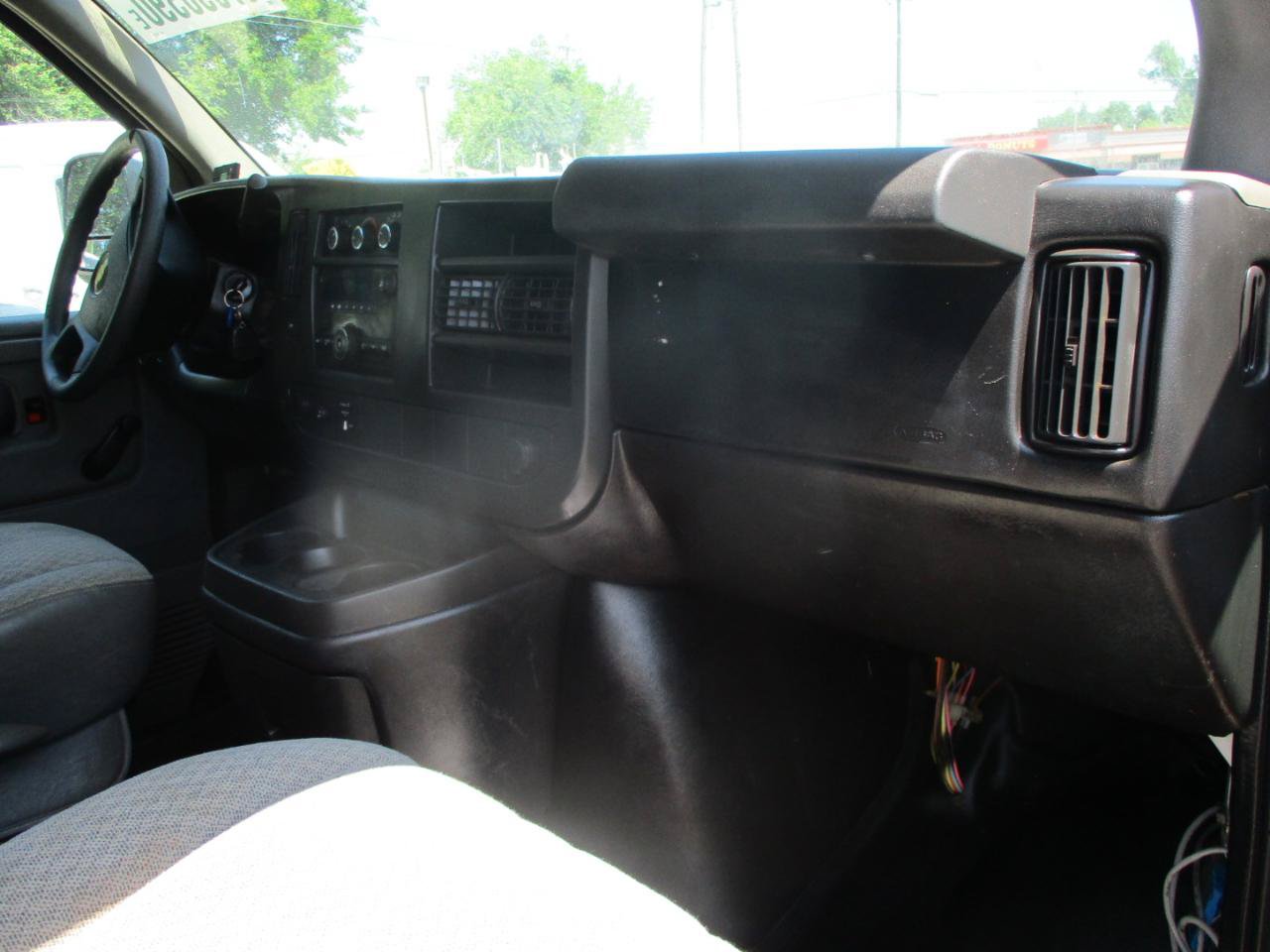 Used 2011 Chevrolet Express 2500 RWD image 15