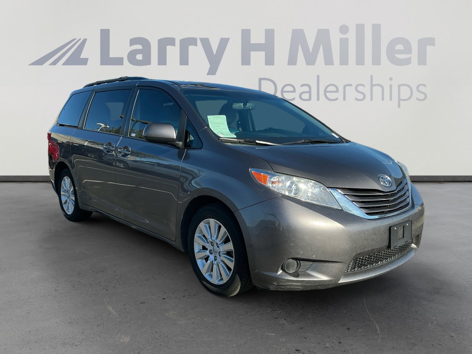 Used 2015 Toyota Sienna LE image 7