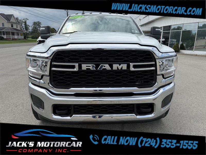 Used 2024 RAM 3500 Tradesman w/ Chrome Appearance Group AWD/4WD image 2