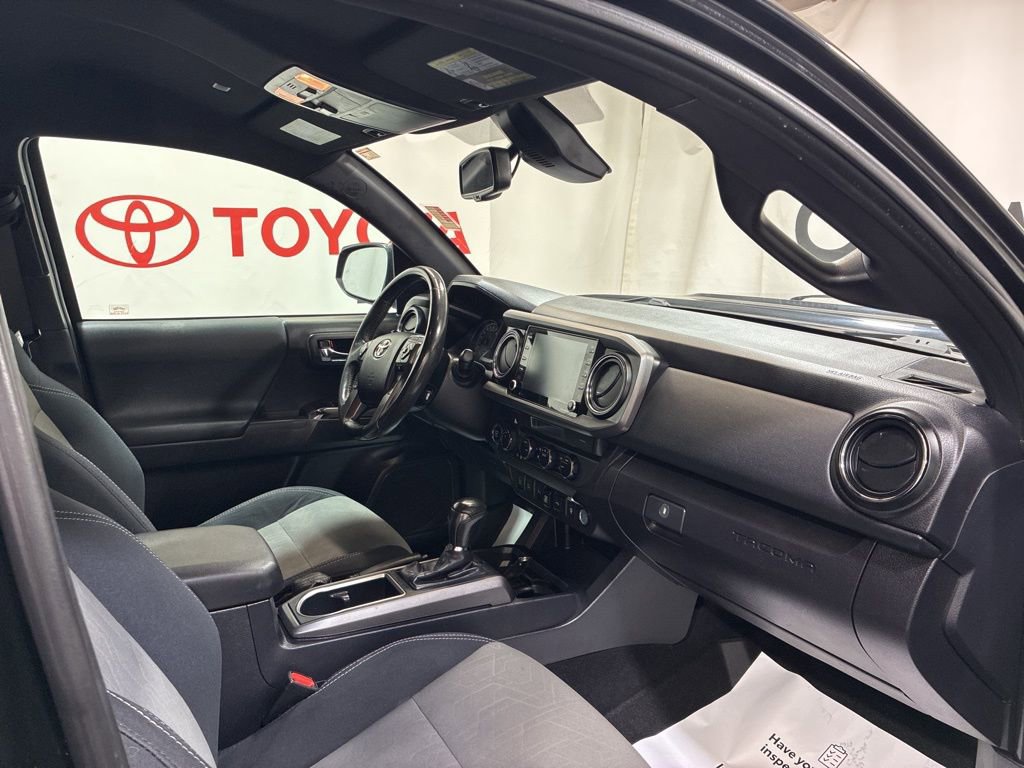 Used 2021 Toyota Tacoma TRD Sport w/ Technology Package image 13