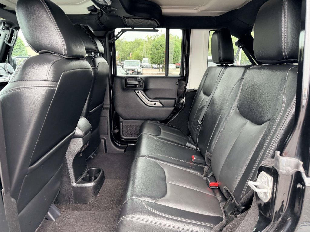 Used 2018 Jeep Wrangler Unlimited Sahara AWD/4WD image 12