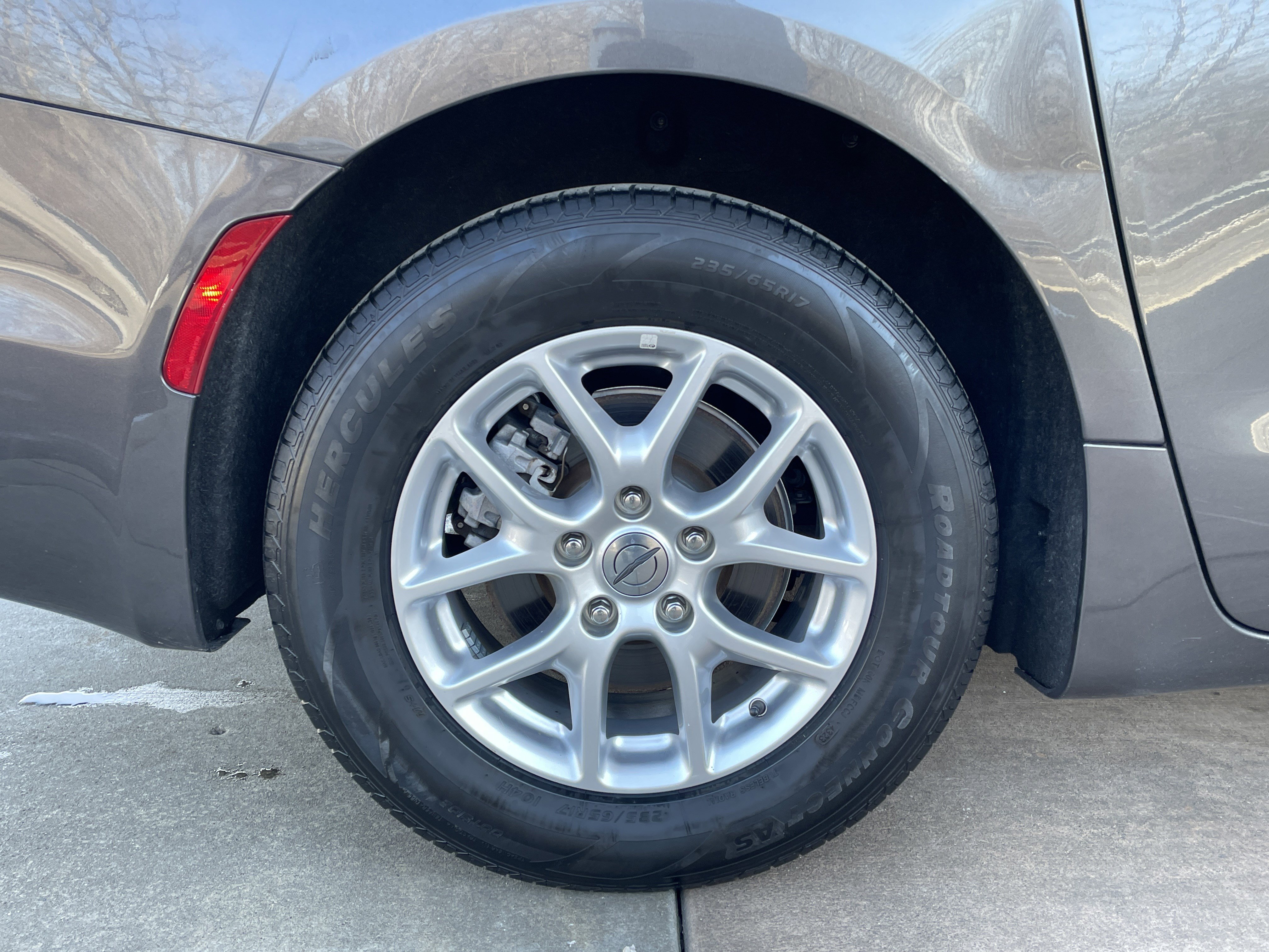 Used 2023 Chrysler Pacifica Touring-L image 29