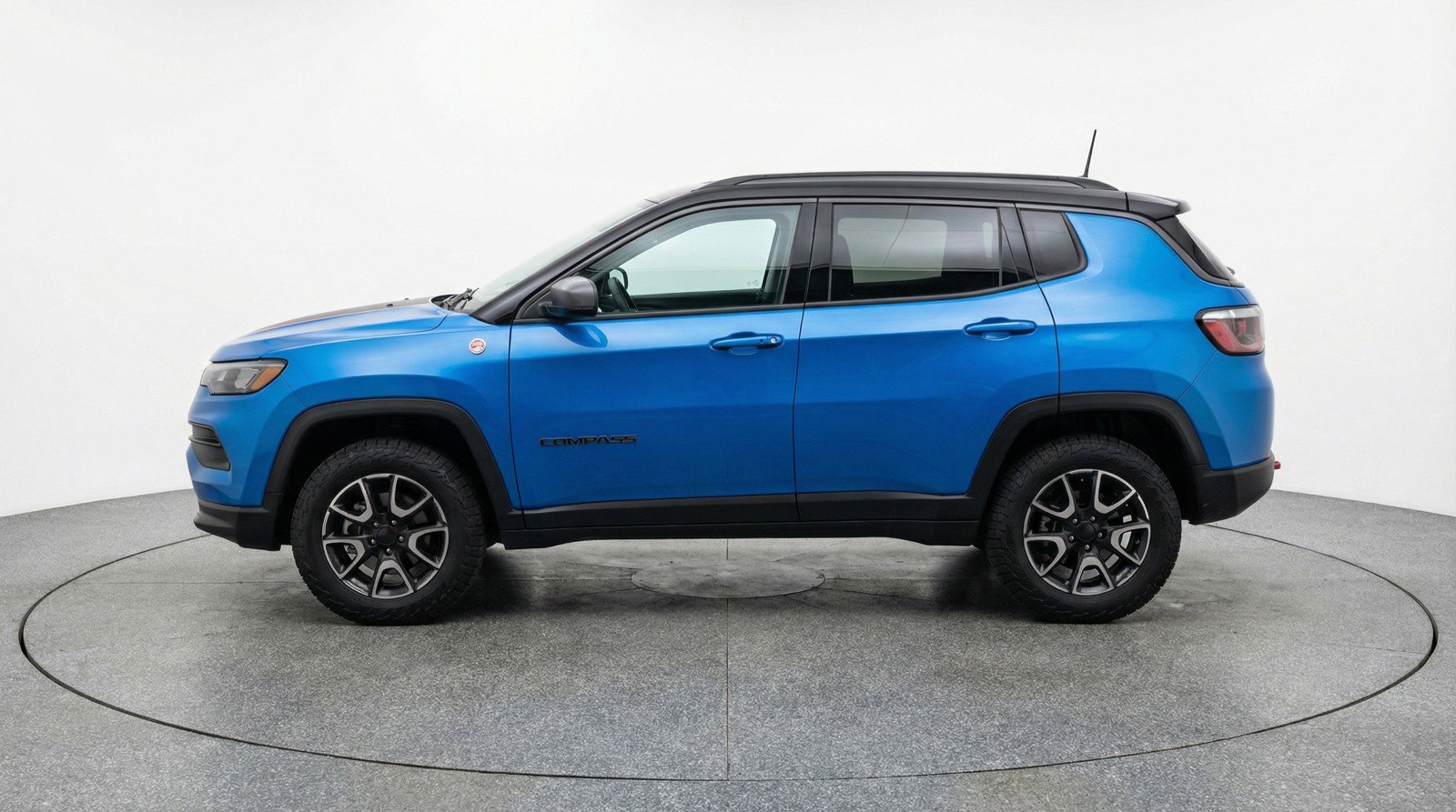 Used 2025 Jeep Compass Trailhawk image 5